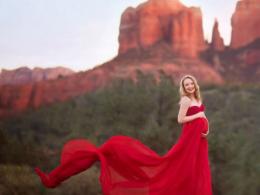 Idee per un servizio fotografico di maternità Servizio fotografico di maternità con il marito durante un picnic