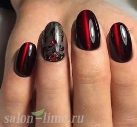 Black cat eye manicure with design
