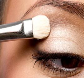 Maquillage pour rendre vos yeux plus grands et plus expressifs