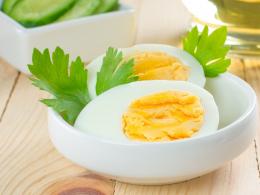 Différentes options pour les régimes aux œufs avec des menus et des recettes détaillés : perdre du poids grâce aux protéines