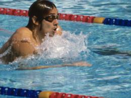 Simning för hemorrojder: fördelar med träning, regler för att besöka poolen Andra förbjudna aktiviteter