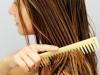 Πώς να χρησιμοποιήσετε το λάδι λιναρόσπορου για τα μαλλιά σωστά και αποτελεσματικά Τρίψτε λάδι λιναρόσπορου στο τριχωτό της κεφαλής