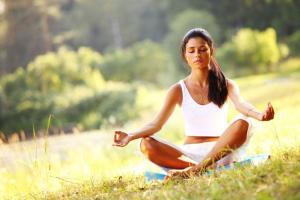 Meditaatio stressin lievitykseen ja syvälle rentoutumiseen Olosuhteet rentoutumiseen