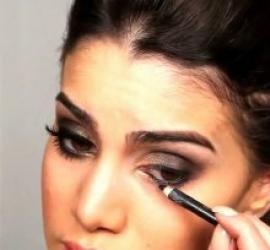 Jak udělat krásný make-up Smokey Eye pro hnědé oči